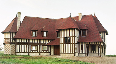 Maison de bord de mer, région Honfleur avec forme adaptée afin de profiter de la vue.